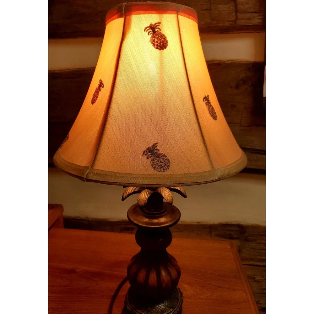 Classic Pineapple Table Lamp - Neutral Shade, Tropical Decor
